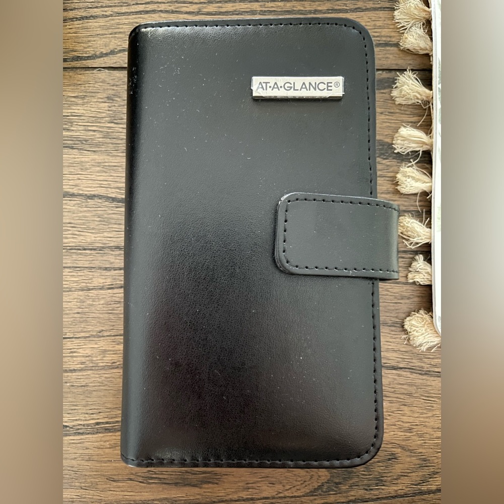 AT-A-GLANCE Undated Slim Portfolio Starter Set Black 103-1599